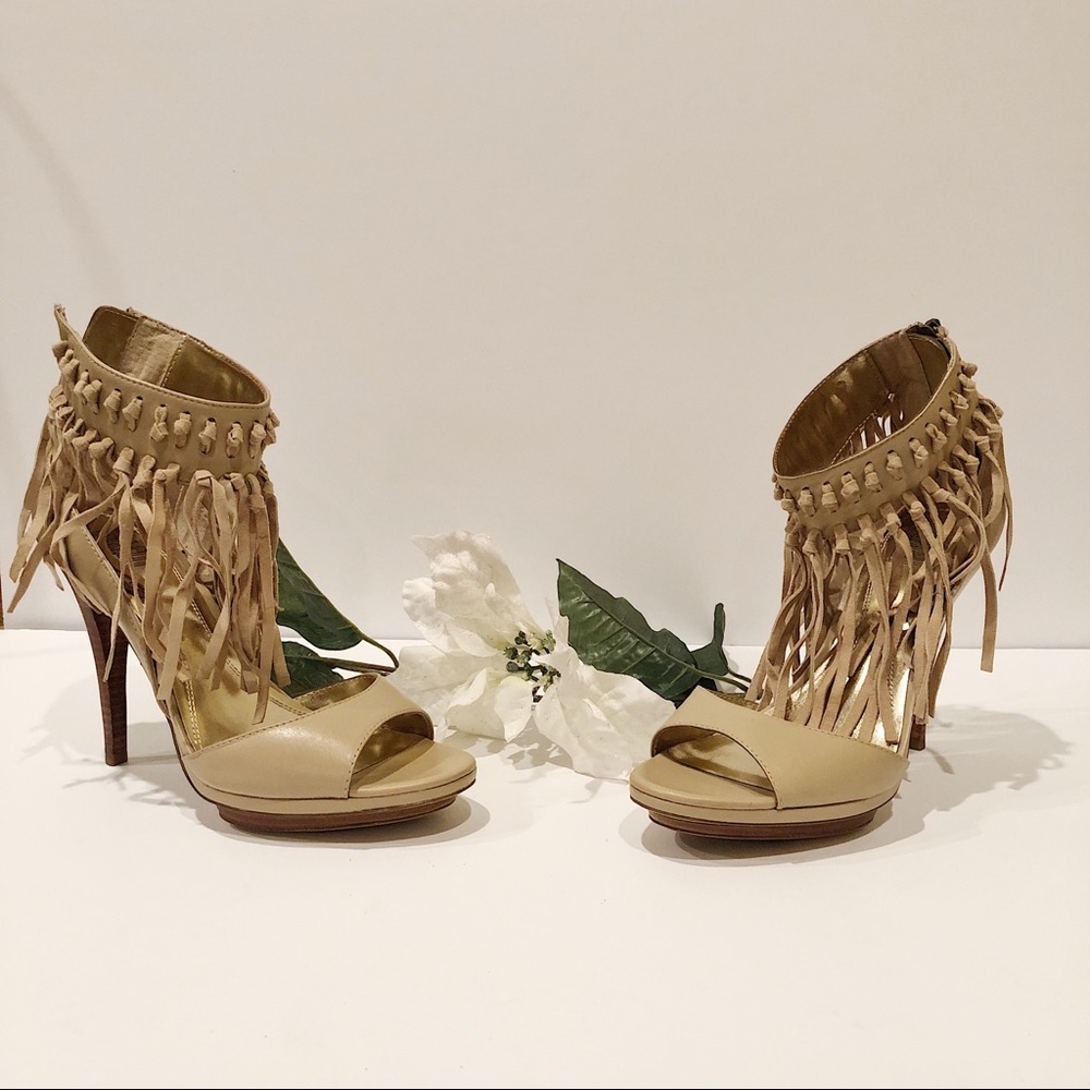 Women’s High Heel shoes  Size 8 ( Tan)